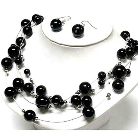 Parure bijoux de perles noir et argent sur fil dacier - collier et boucles doreille